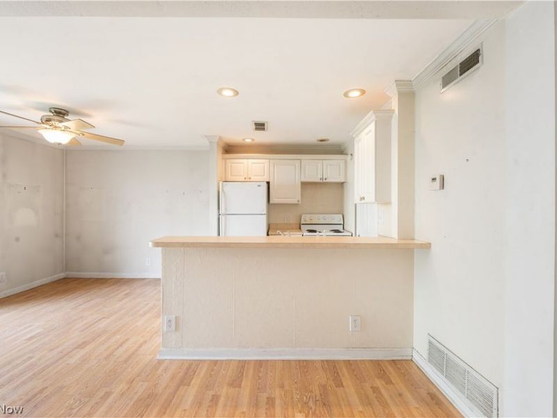 2535 Royal County Down , Unit B, Uniontown, OH 44685 Photo 7