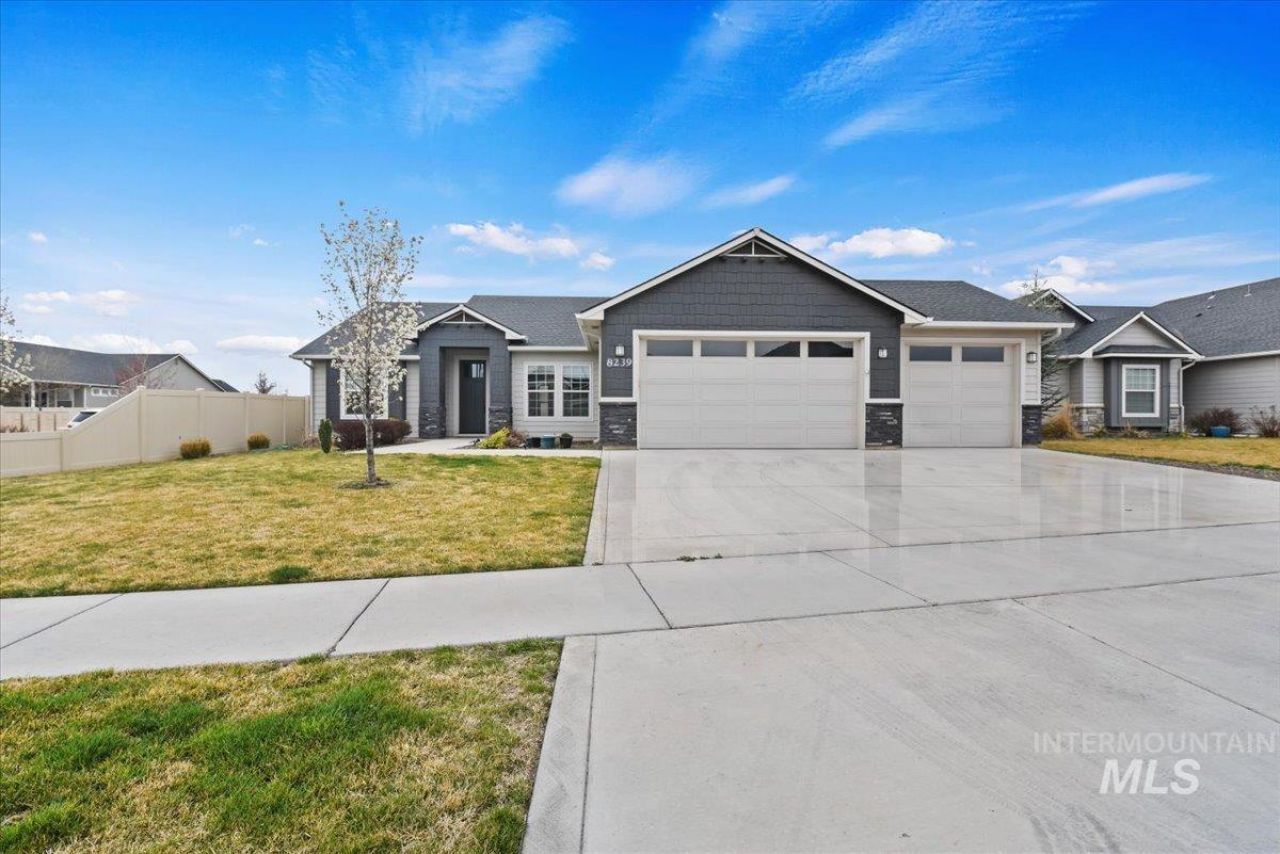 8239 Stone Valley Street, Nampa, ID 83687 Main Photo