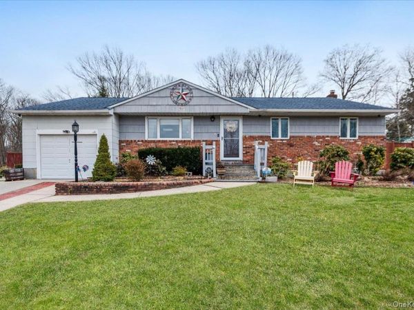 11 Lower Road, Smithtown, NY 11787