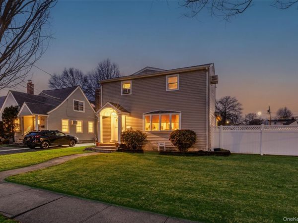 2632 Montauk Avenue , Merrick, NY 11566