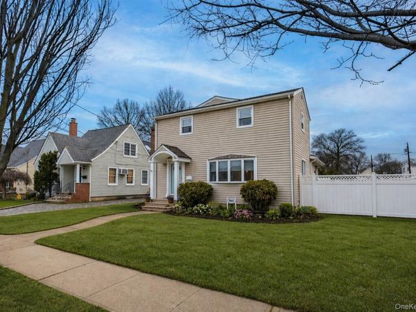 2632 Montauk Avenue, Merrick, NY 11566