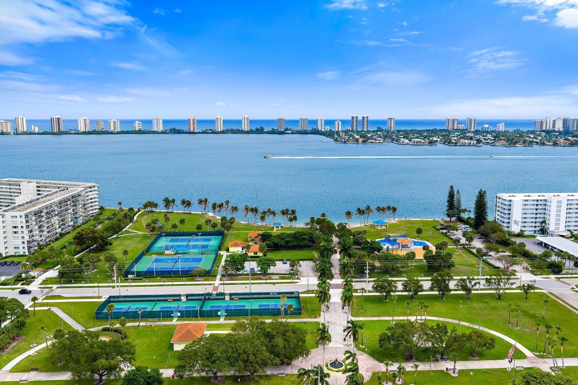 425 Greenbriar Drive, Lake Park, FL 33403 Photo