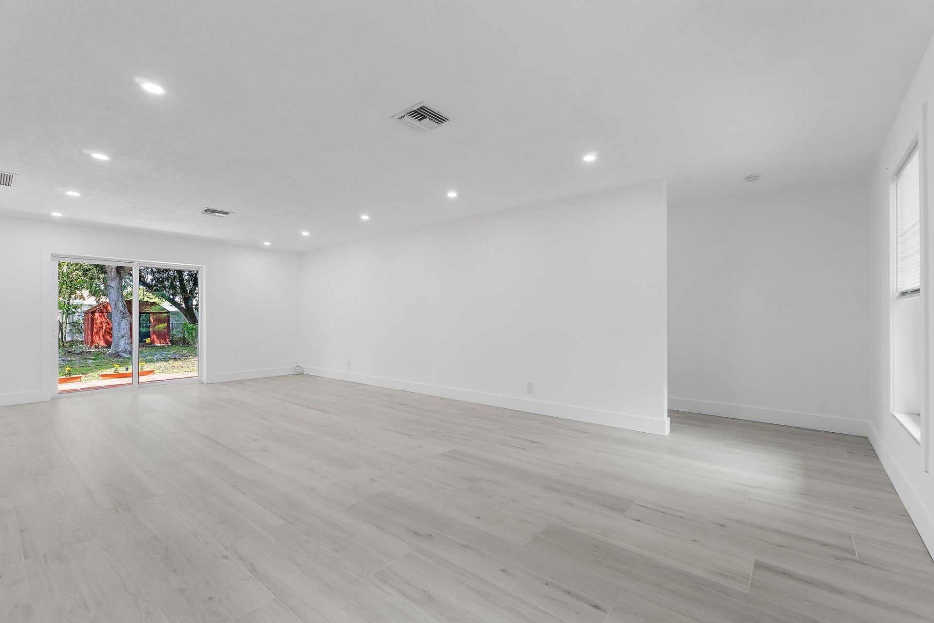 425 Greenbriar Drive, Lake Park, FL 33403 Photo