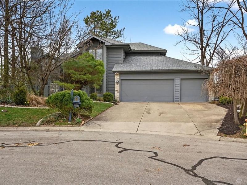 6425 Woodacre Court, Clayton, OH 45322 Photo 2