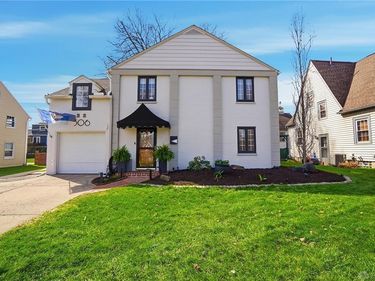 306 East Drive, Oakwood, OH 45419