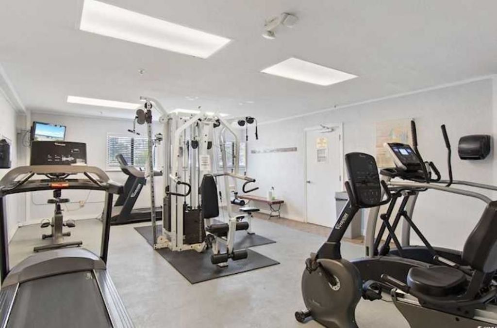 5905 S Kings Hwy.  Photo 28