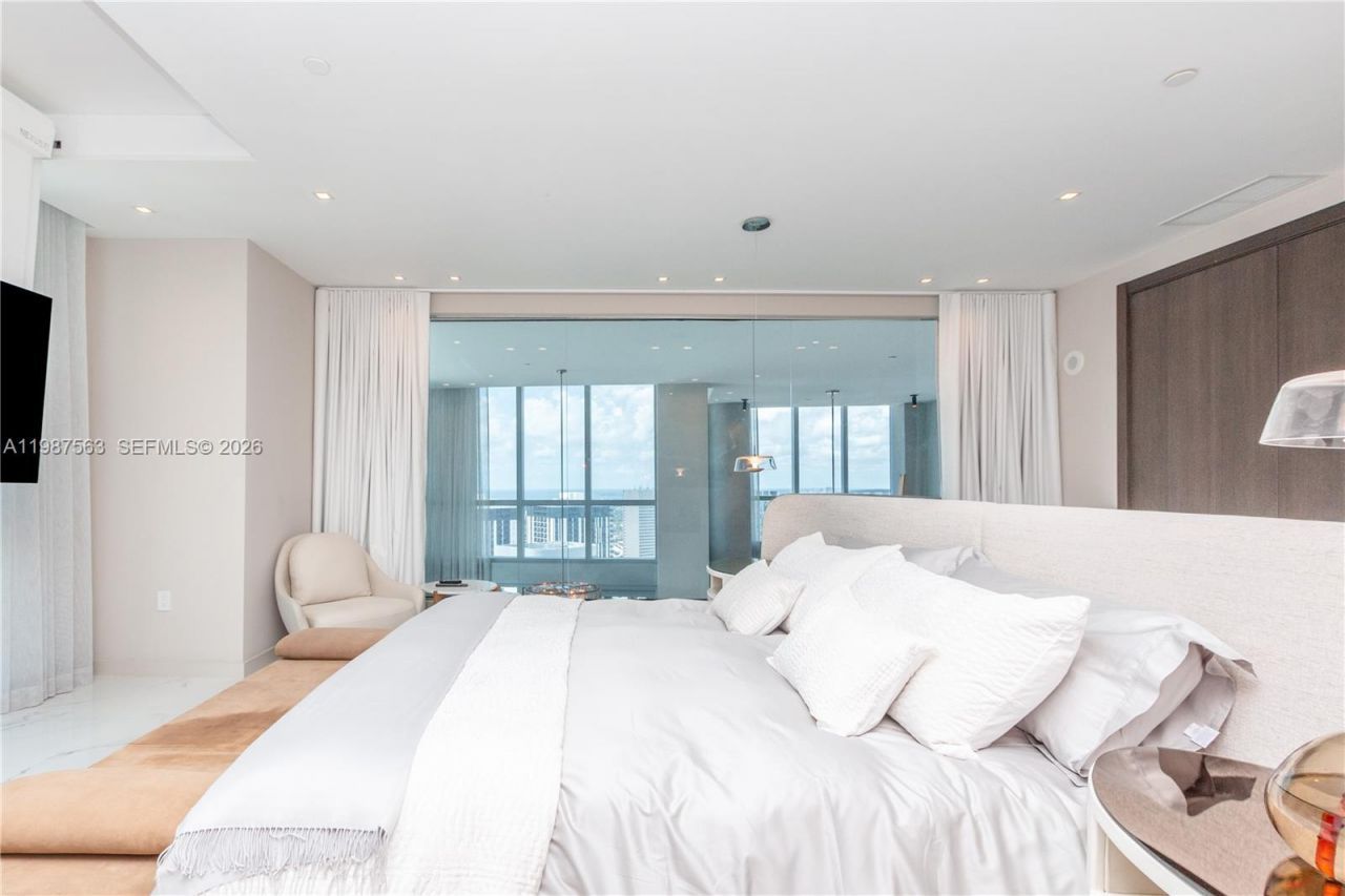 851 NE 1st Ave , Unit PH 4611, Miami, FL 33132 Photo