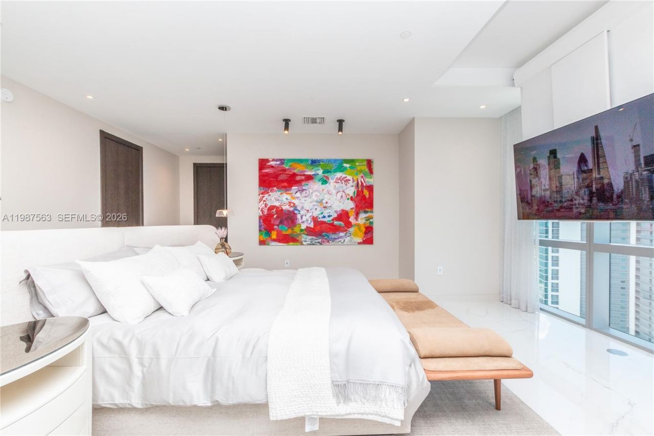 851 NE 1st Ave , Unit PH 4611, Miami, FL 33132 Photo