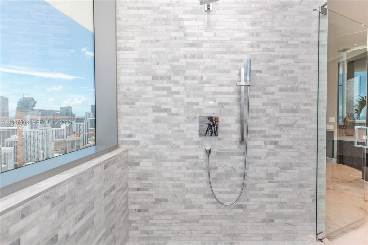 851 NE 1st Ave , Unit PH 4611, Miami, FL 33132 Photo