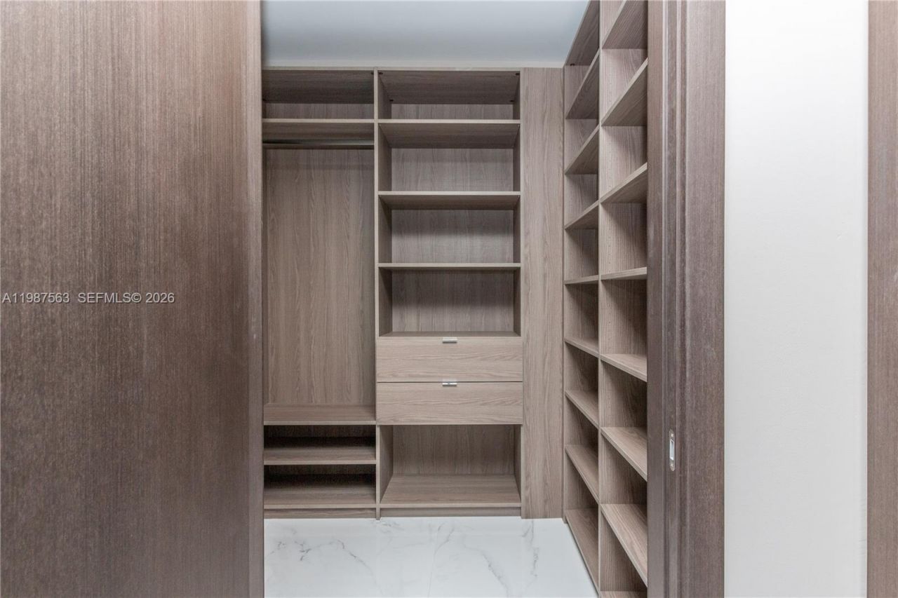 851 NE 1st Ave , Unit PH 4611, Miami, FL 33132 Photo