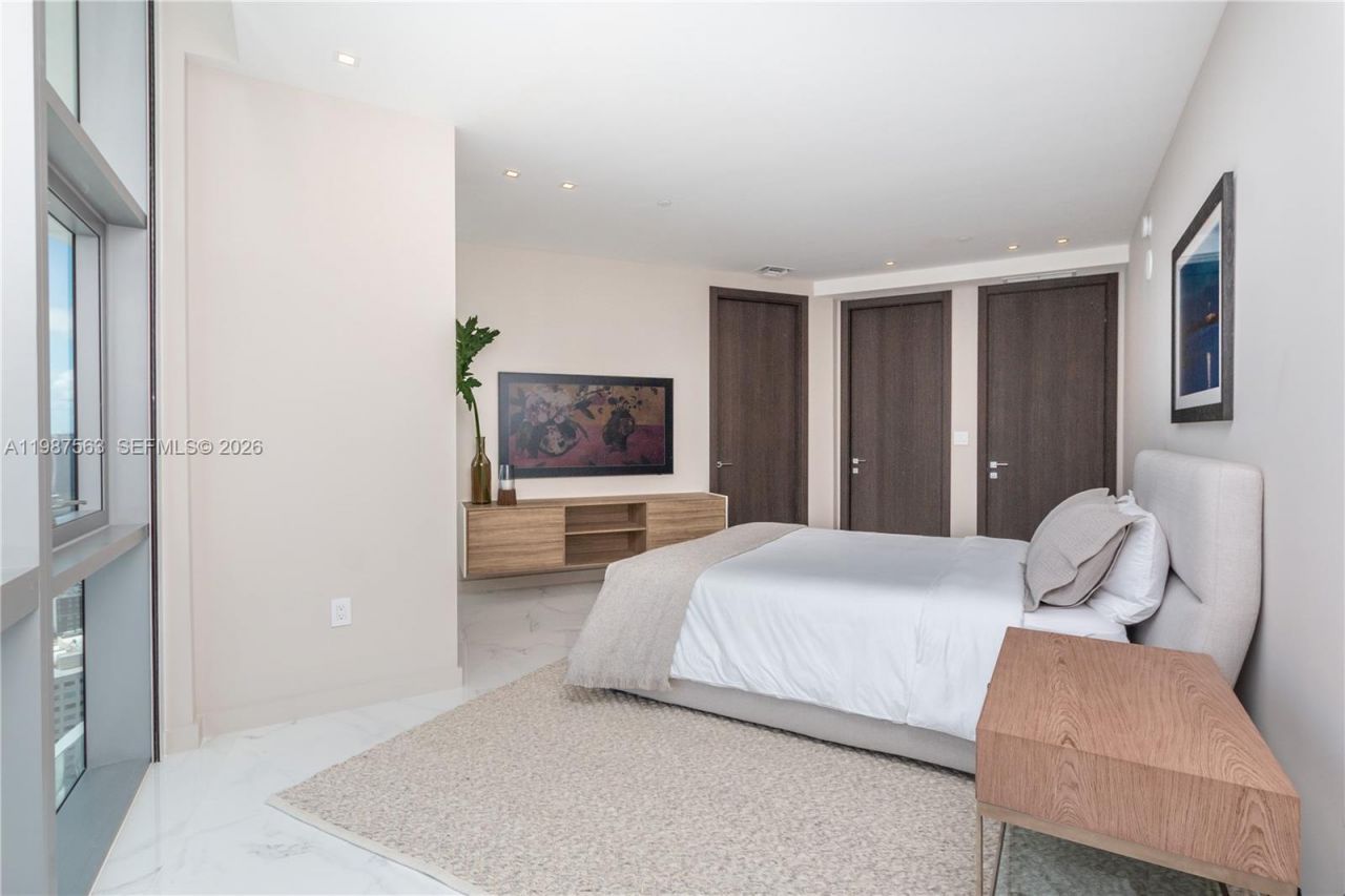 851 NE 1st Ave , Unit PH 4611, Miami, FL 33132 Photo