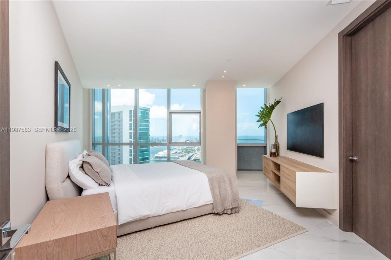 851 NE 1st Ave , Unit PH 4611, Miami, FL 33132 Photo