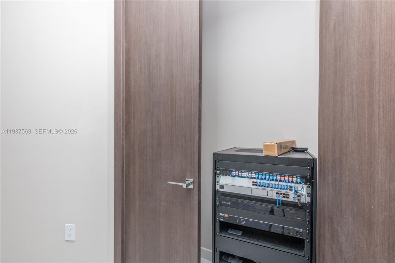 851 NE 1st Ave , Unit PH 4611, Miami, FL 33132 Photo