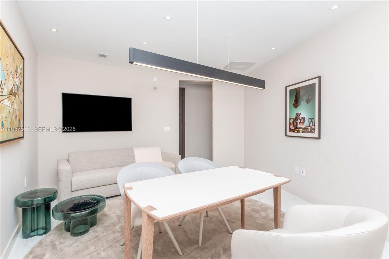 851 NE 1st Ave , Unit PH 4611, Miami, FL 33132 Photo