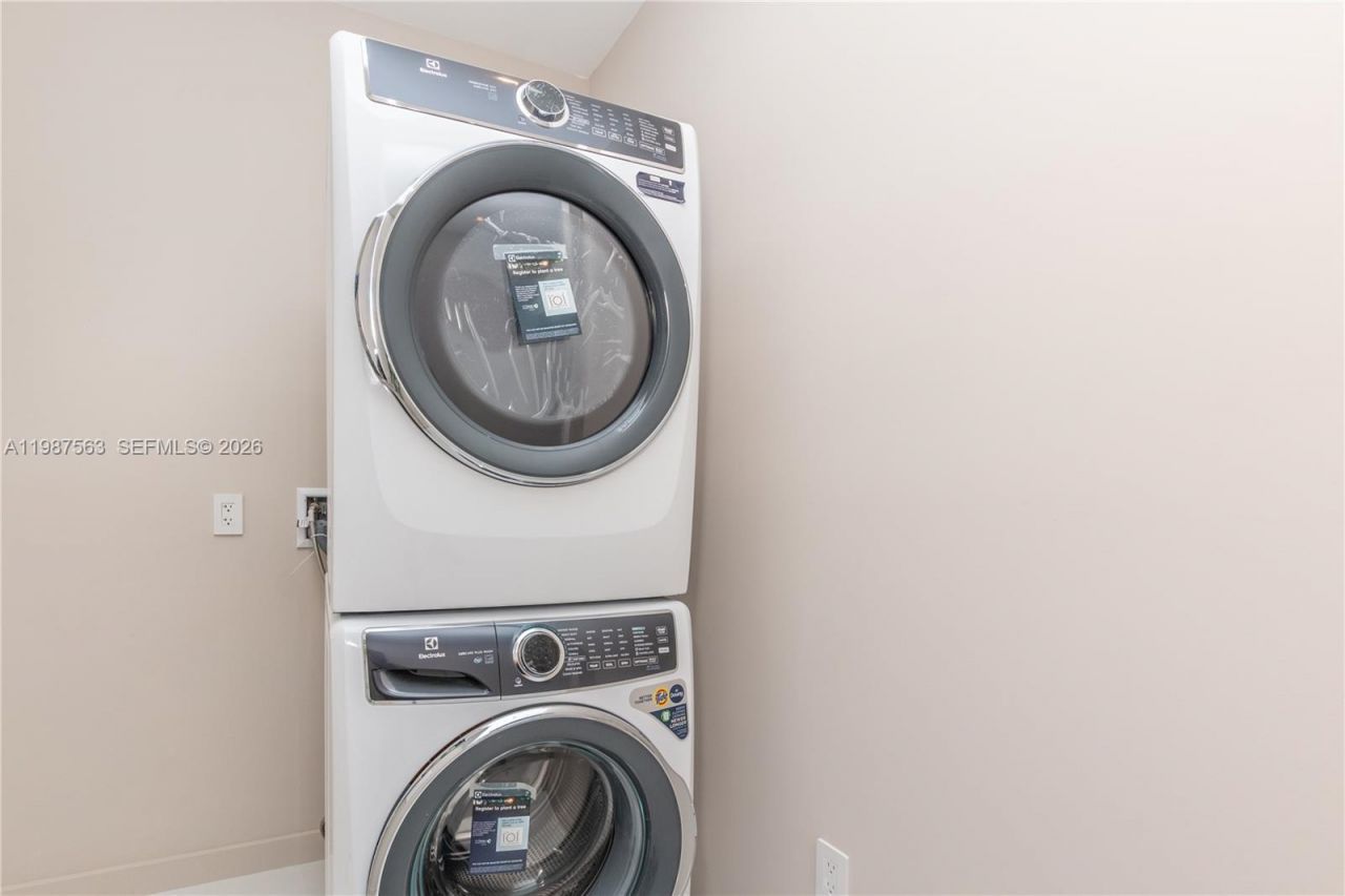 851 NE 1st Ave , Unit PH 4611, Miami, FL 33132 Photo