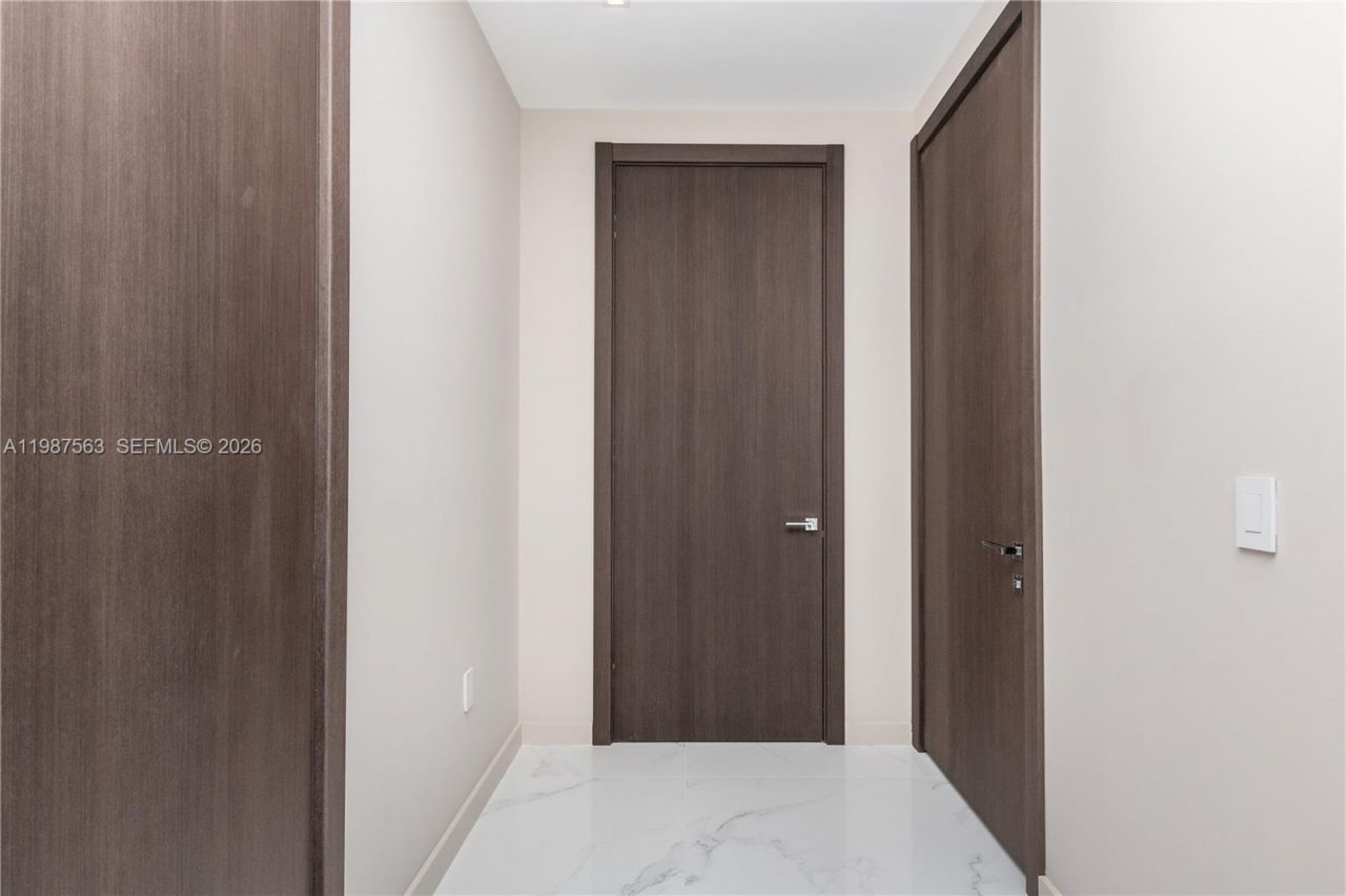 851 NE 1st Ave , Unit PH 4611, Miami, FL 33132 Photo