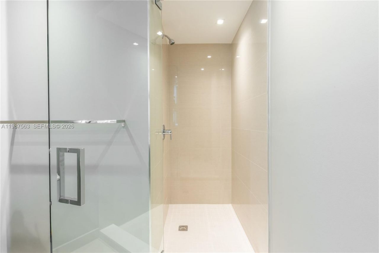 851 NE 1st Ave , Unit PH 4611, Miami, FL 33132 Photo