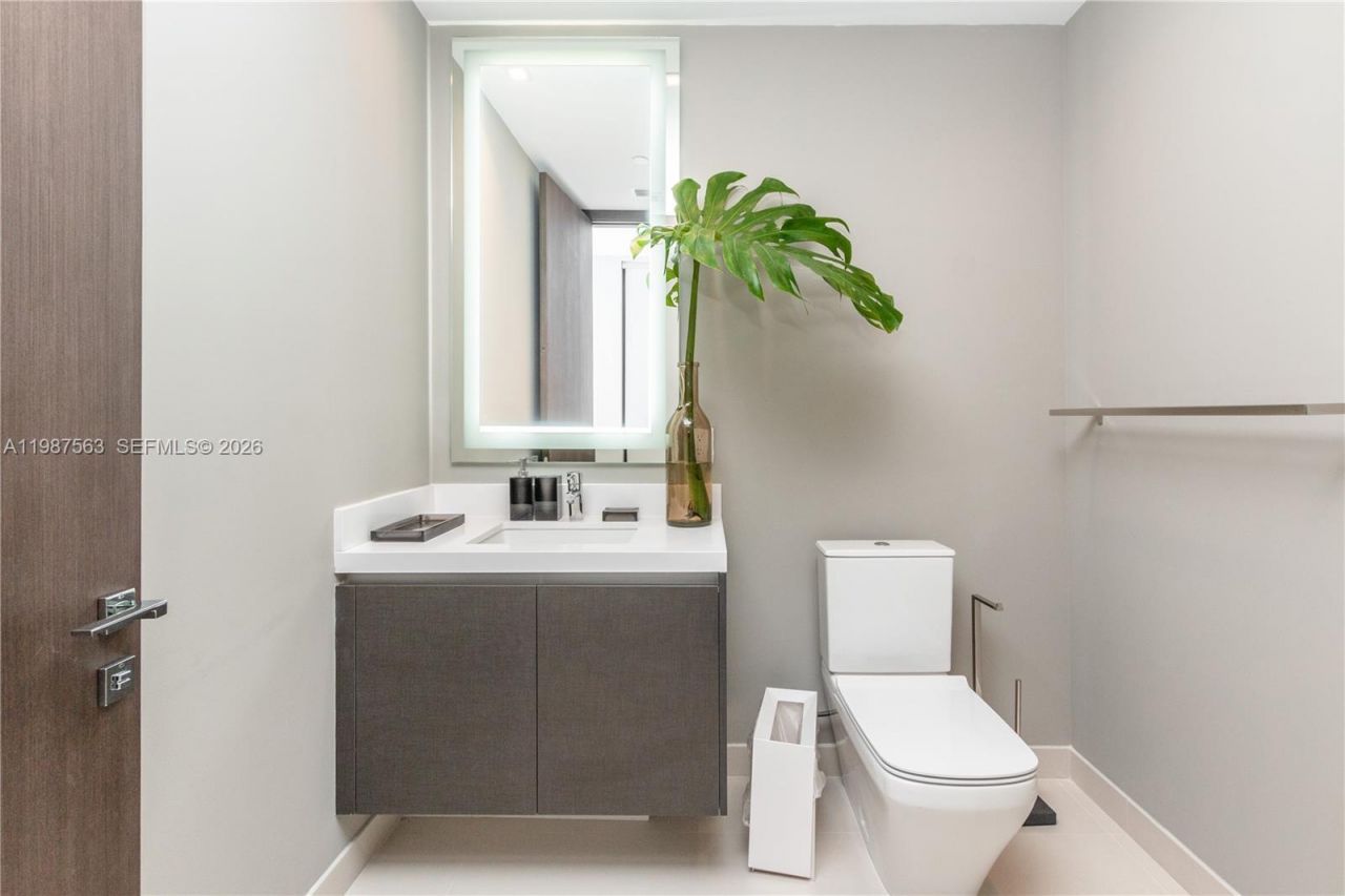 851 NE 1st Ave , Unit PH 4611, Miami, FL 33132 Photo