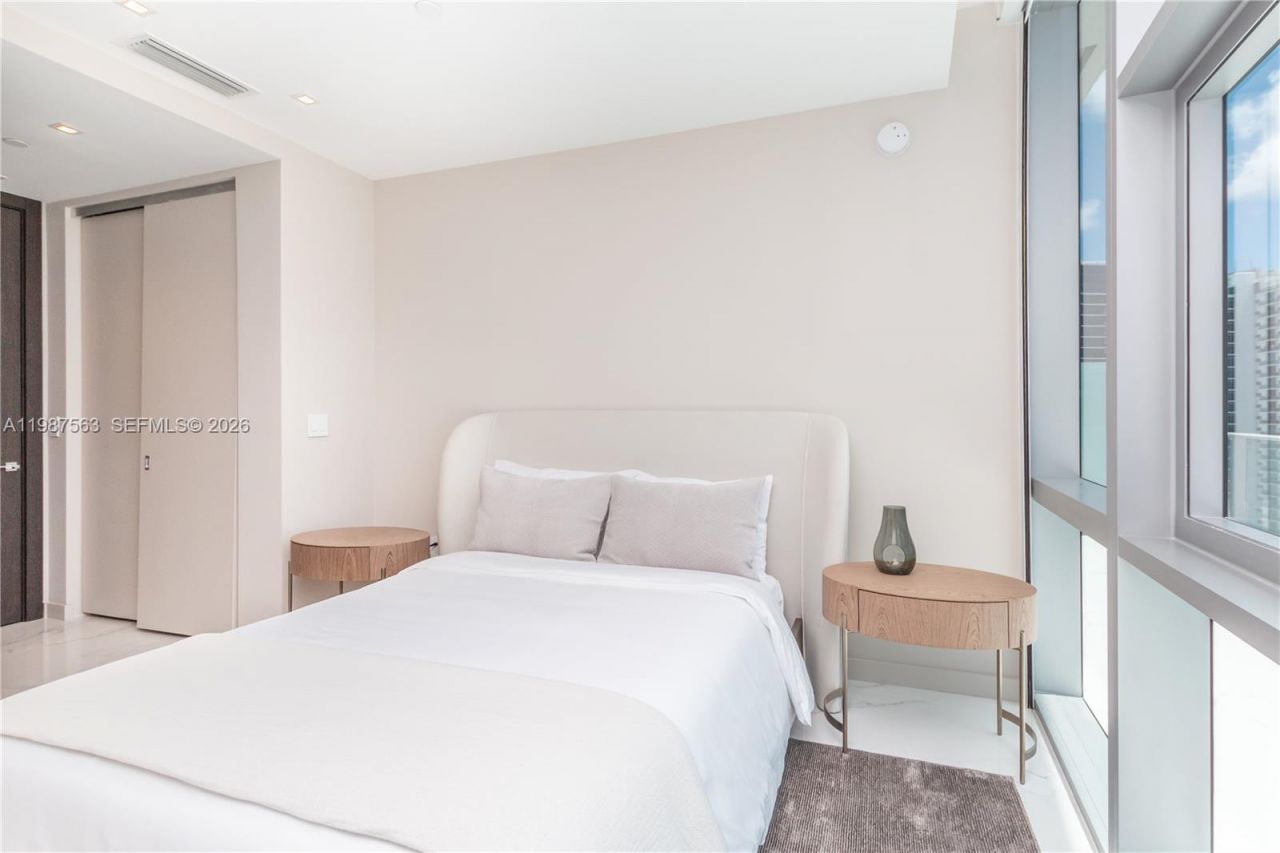 851 NE 1st Ave , Unit PH 4611, Miami, FL 33132 Photo