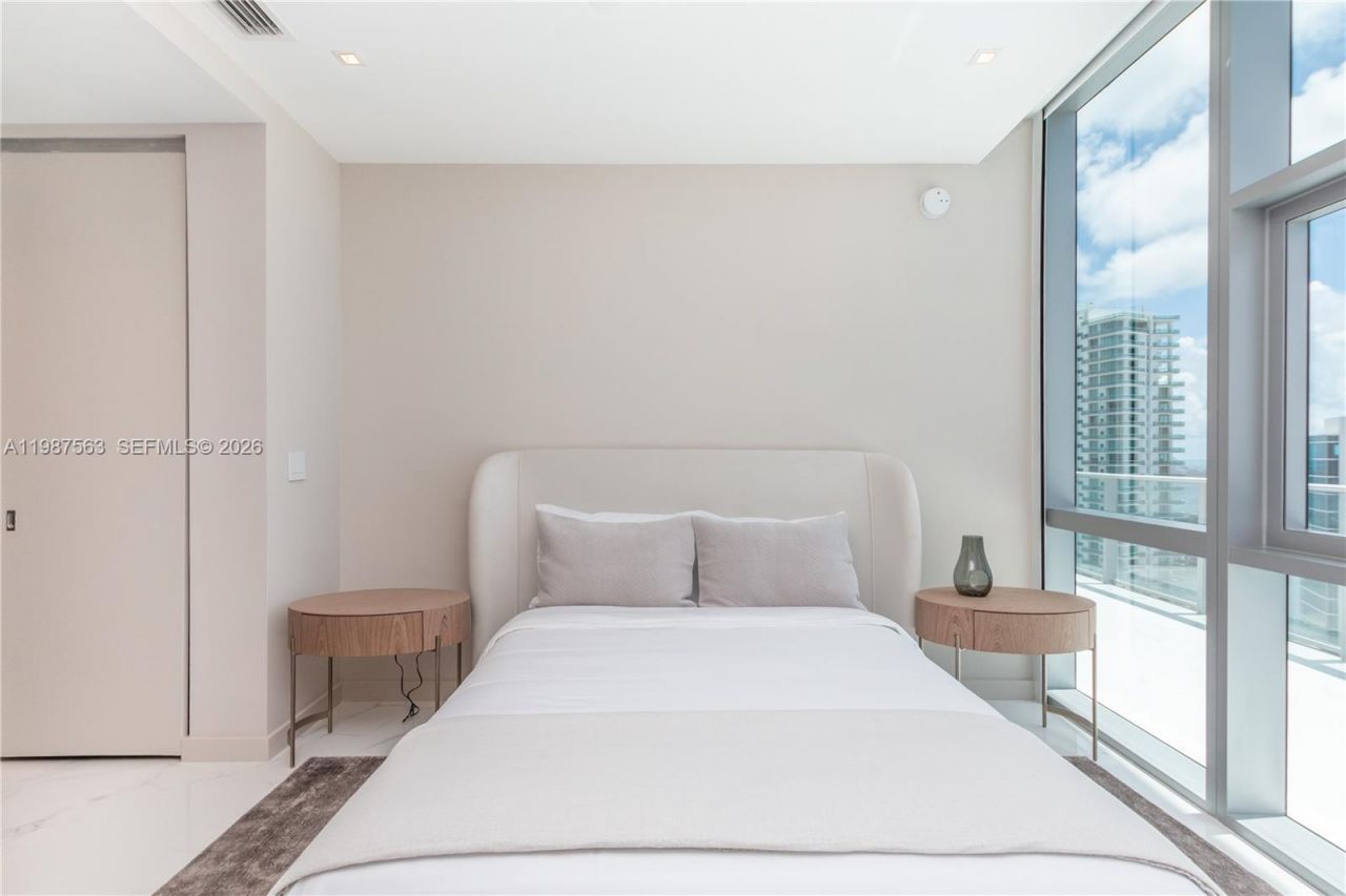 851 NE 1st Ave , Unit PH 4611, Miami, FL 33132 Photo