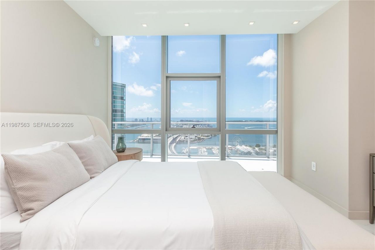 851 NE 1st Ave , Unit PH 4611, Miami, FL 33132 Photo