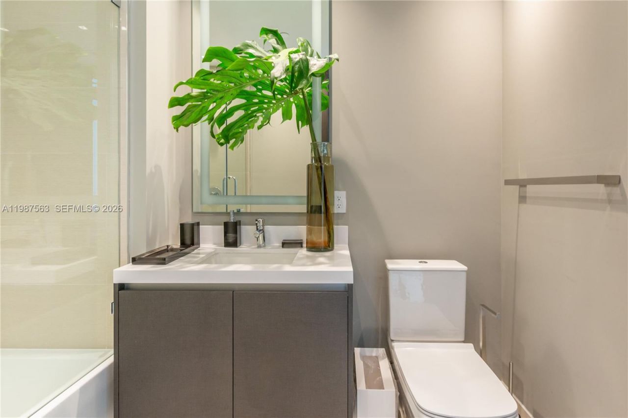 851 NE 1st Ave , Unit PH 4611, Miami, FL 33132 Photo