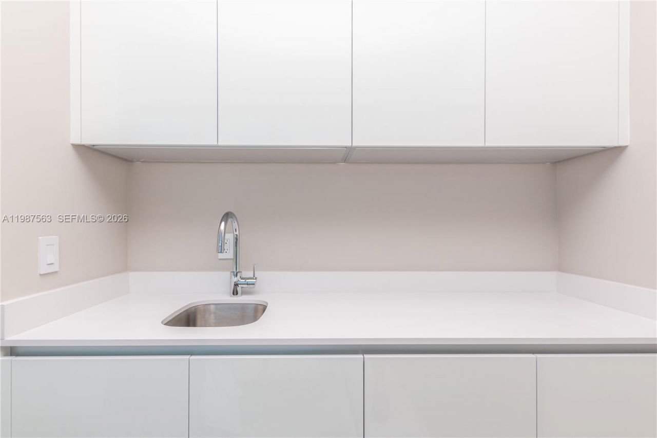 851 NE 1st Ave , Unit PH 4611, Miami, FL 33132 Photo