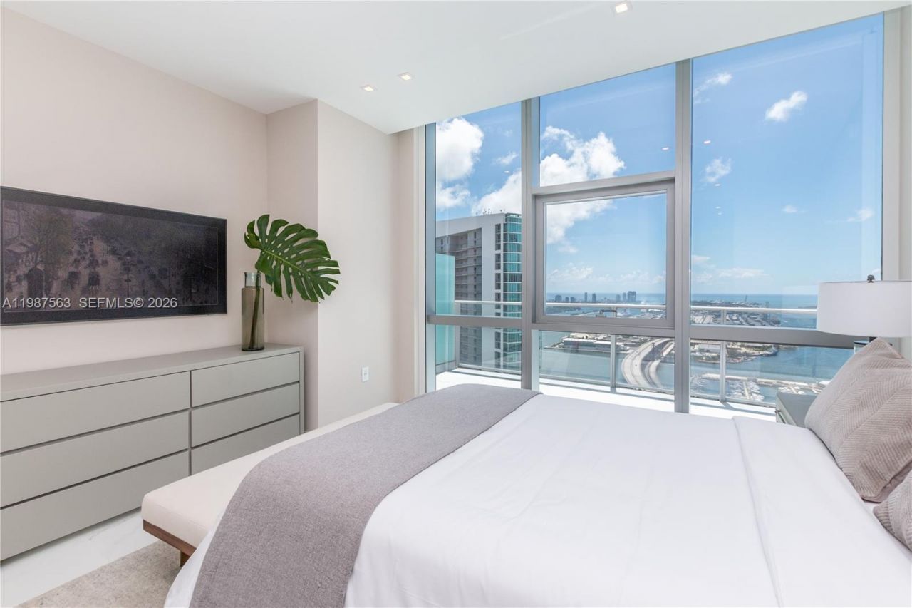 851 NE 1st Ave , Unit PH 4611, Miami, FL 33132 Photo