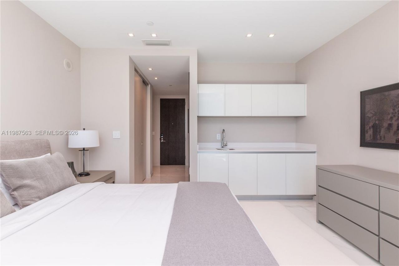 851 NE 1st Ave , Unit PH 4611, Miami, FL 33132 Photo