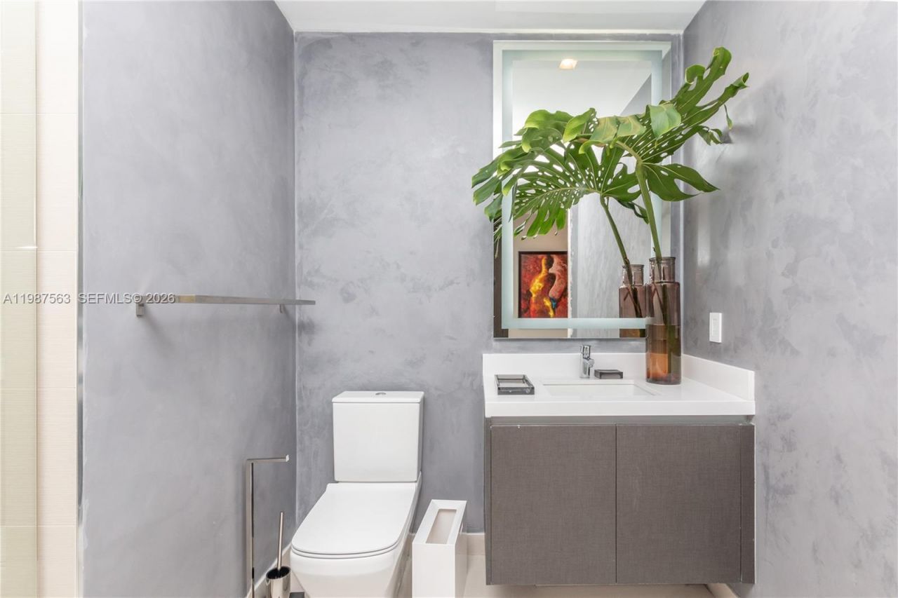 851 NE 1st Ave , Unit PH 4611, Miami, FL 33132 Photo