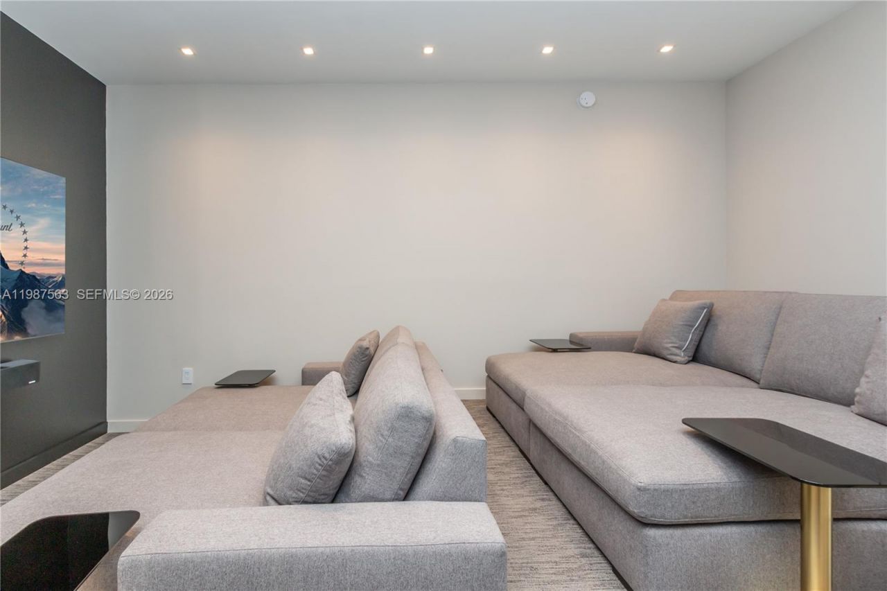 851 NE 1st Ave , Unit PH 4611, Miami, FL 33132 Photo