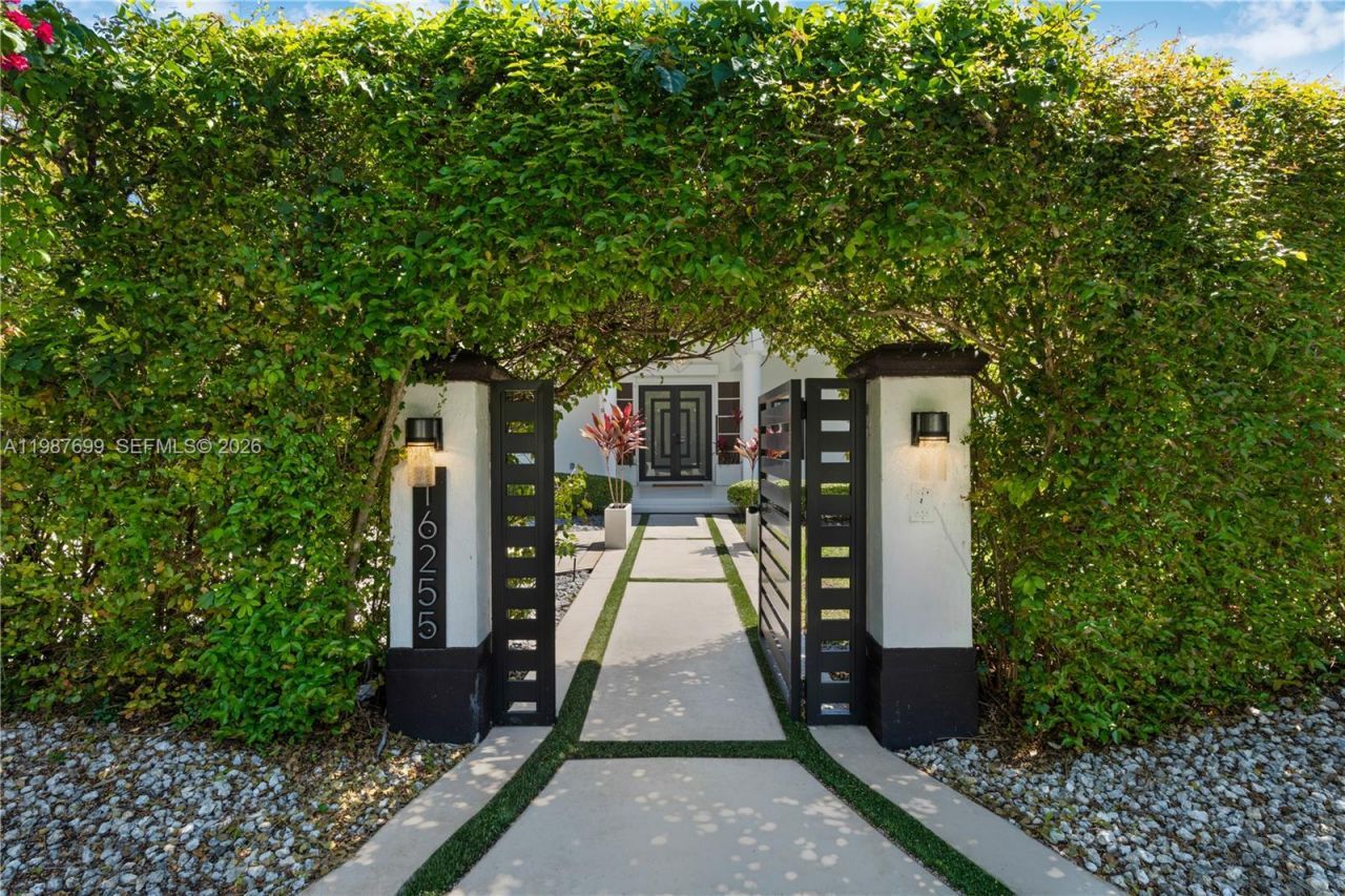 16255 SW 82nd Ave , Palmetto Bay, FL 33157 Photo