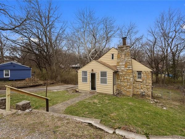 3550 NW Edgewater Trail, Kansas City, MO 64151