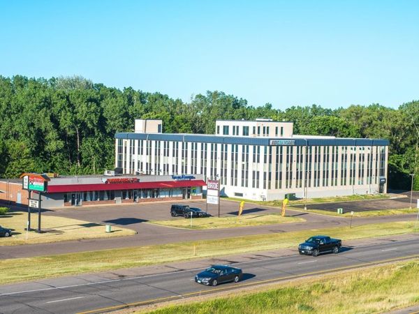 10730 Highway 55 , Plymouth, MN 55441