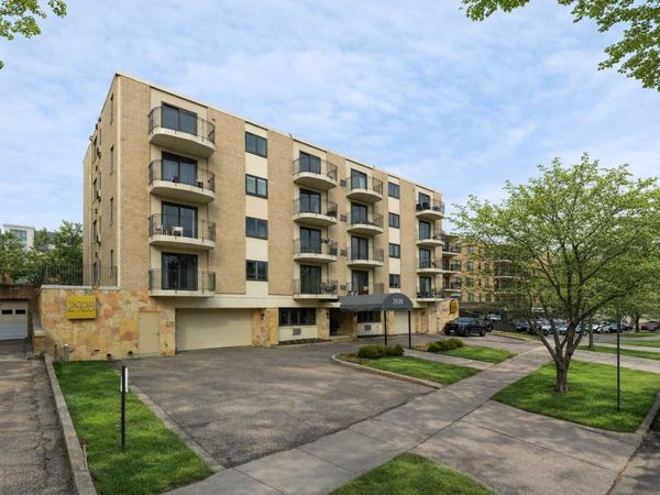2928 Dean Parkway, Unit 2L, Minneapolis, MN 55416