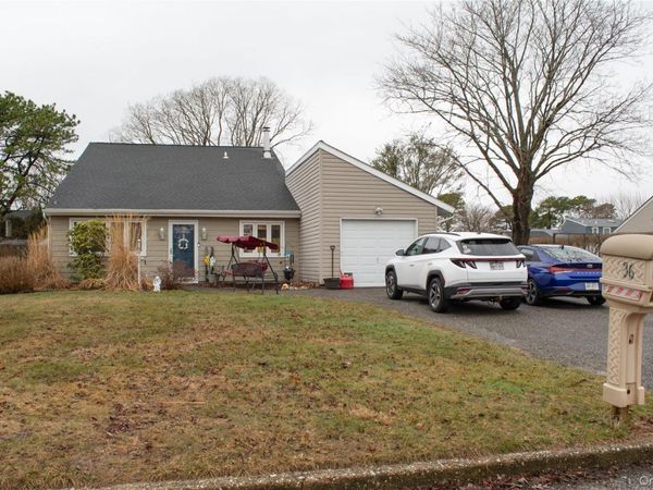 36 Narragansett Avenue , Medford, NY 11763