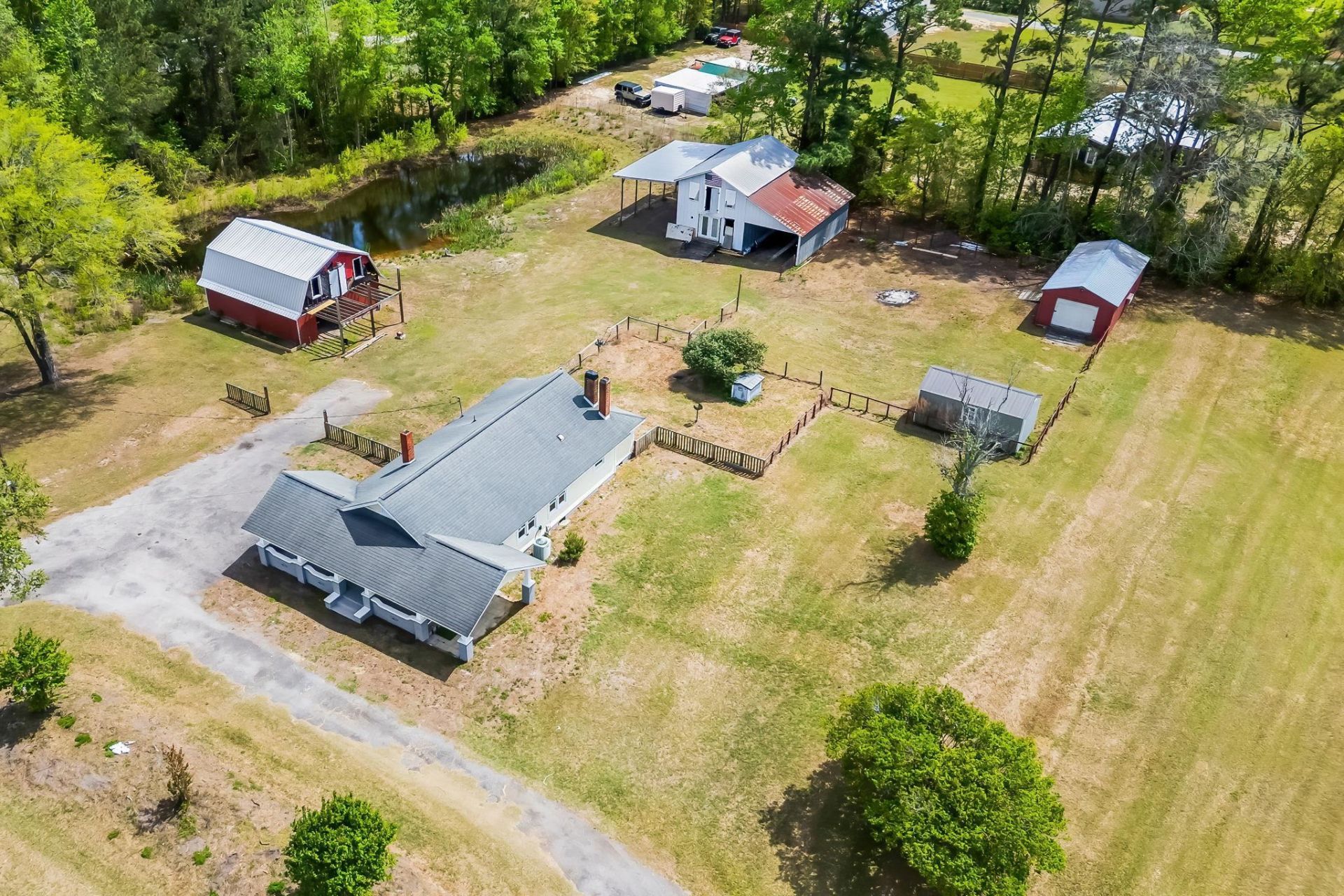 690 Mcnabb Short Cut Rd. Photo 2