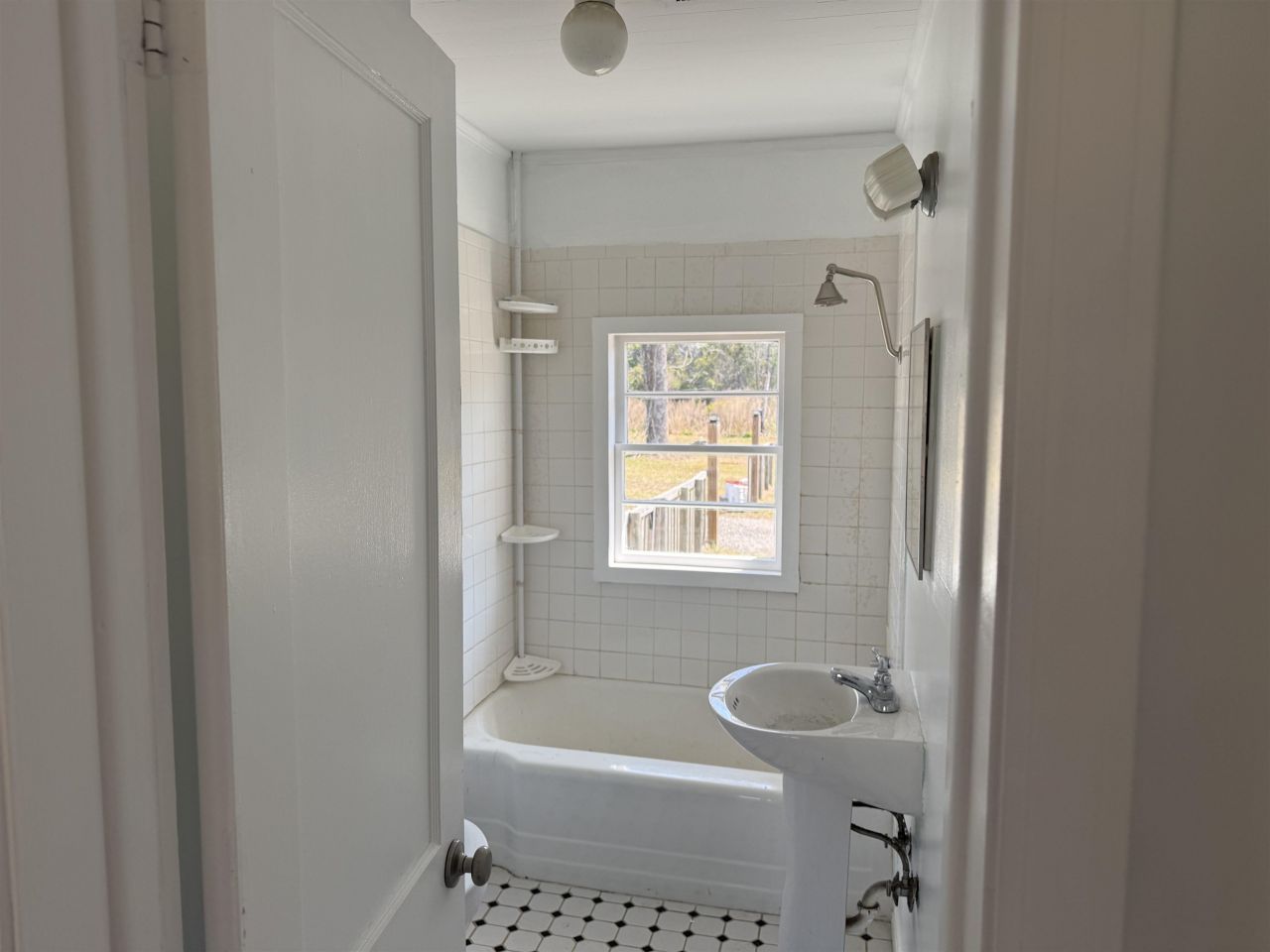 690 Mcnabb Short Cut Rd.  Photo 5