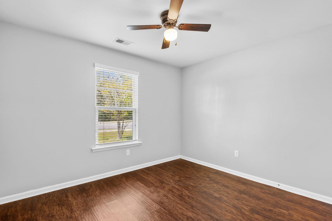 3015 Holly Loop Photo 3