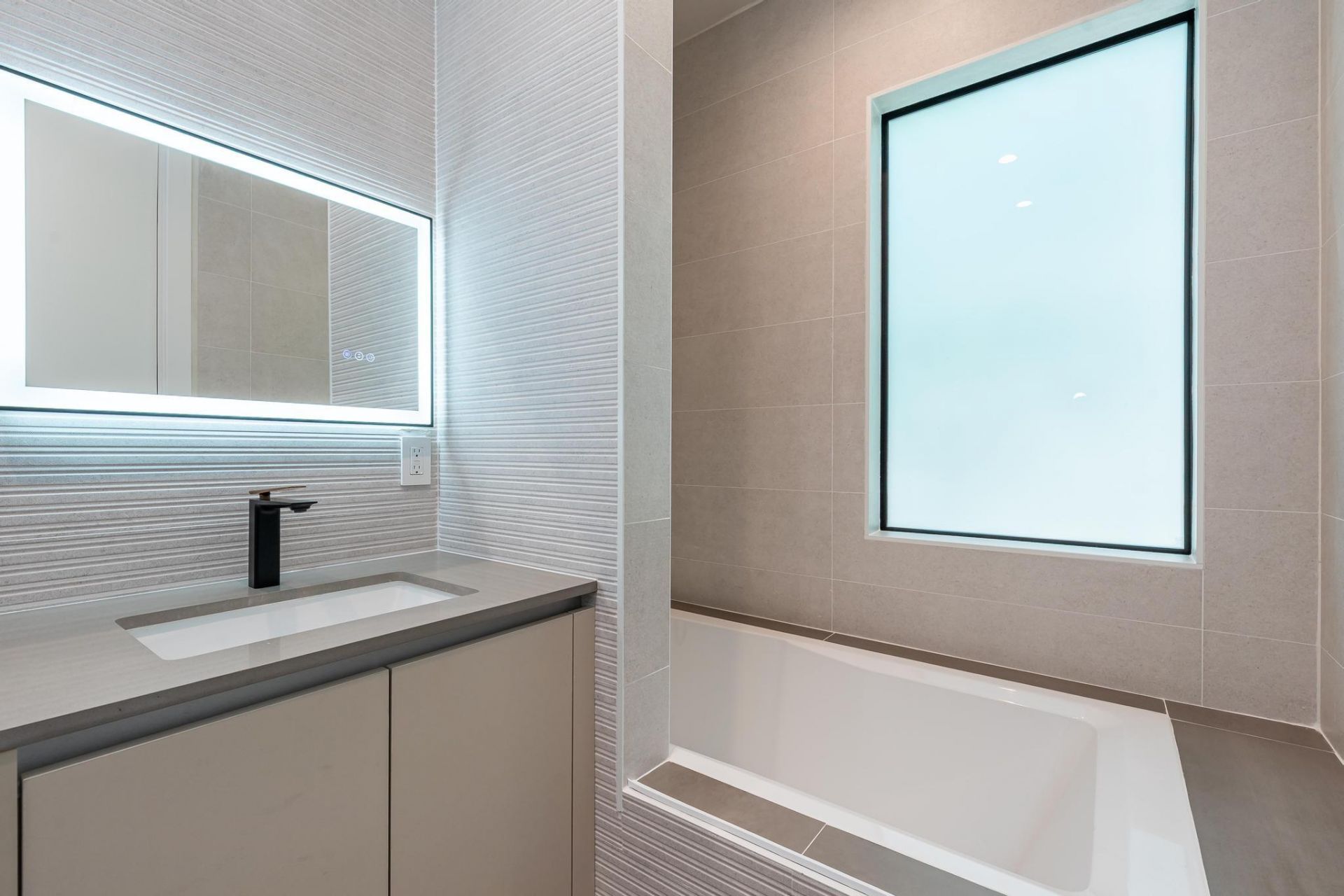 919 NE 17th Terrace, Unit A, Fort Lauderdale, FL 33304 Photo