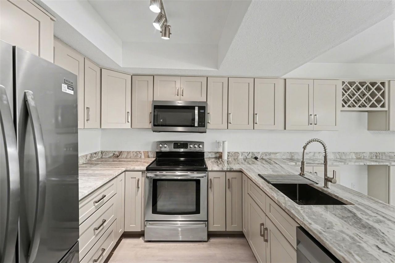 1640 Cape Hope Avenue Ne, Unit 4, Saint Petersburg, FL 33702 Photo