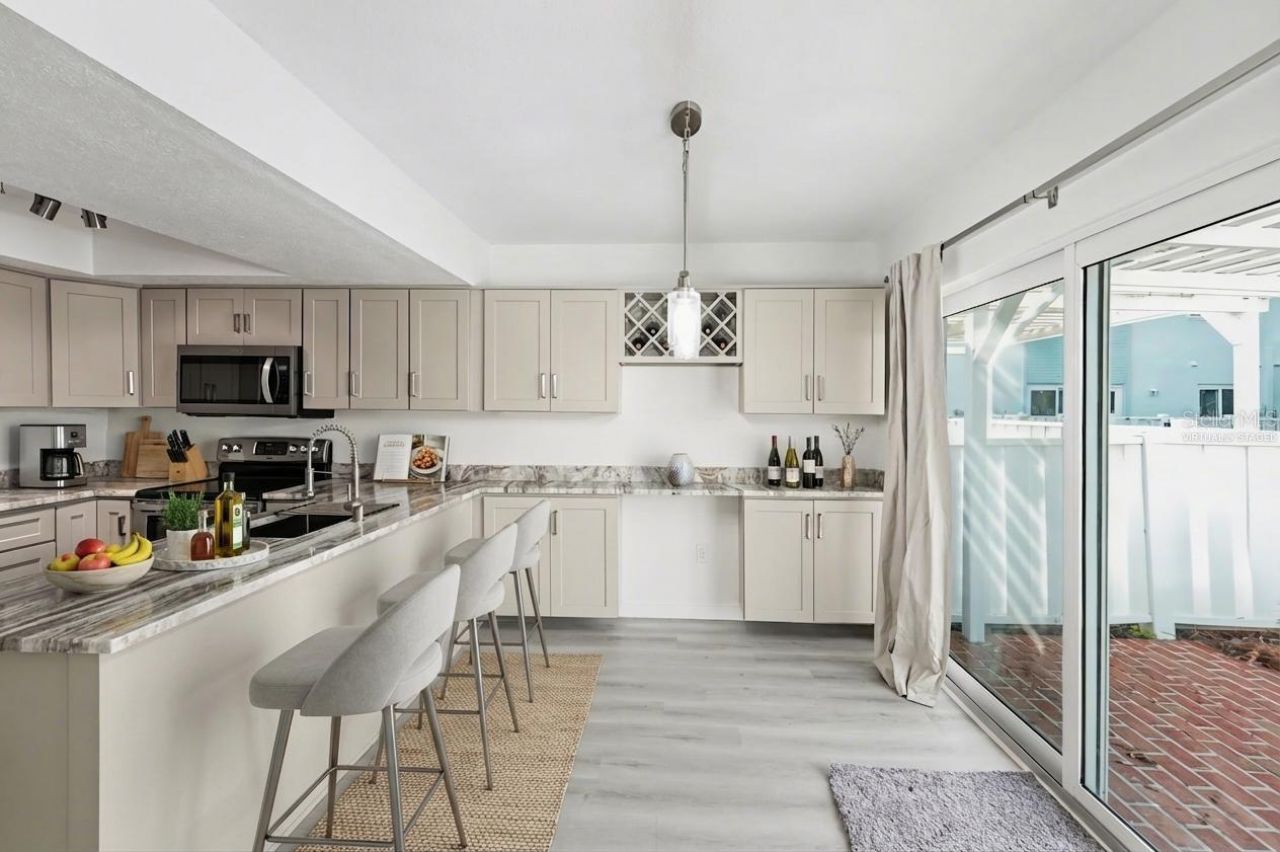 1640 Cape Hope Avenue Ne, Unit 4, Saint Petersburg, FL 33702 Photo