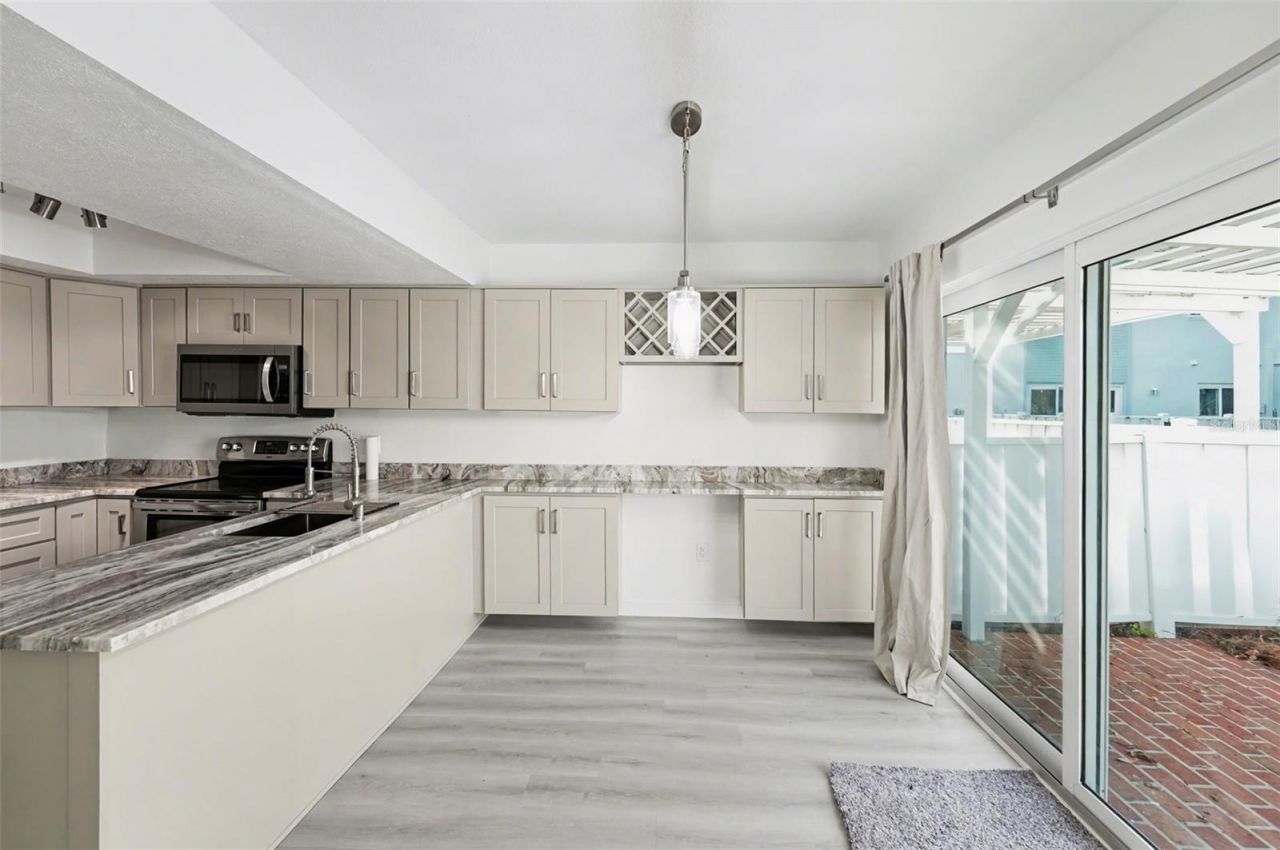 1640 Cape Hope Avenue Ne, Unit 4, Saint Petersburg, FL 33702 Photo