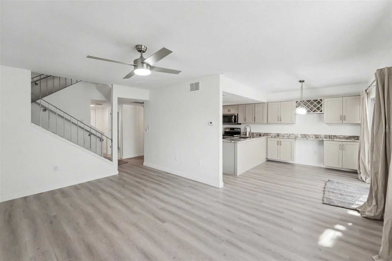 1640 Cape Hope Avenue Ne, Unit 4, Saint Petersburg, FL 33702 Photo