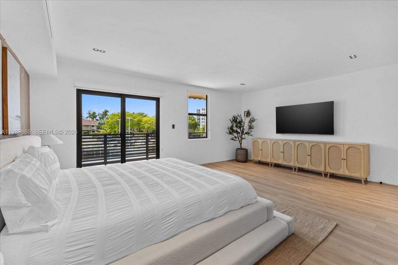 3786 NE 167th St, Unit 49, North Miami Beach, FL 33160 Photo
