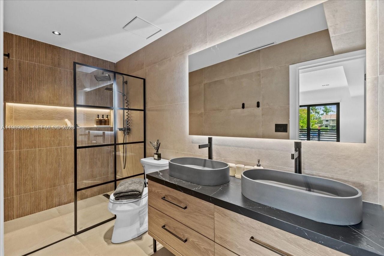 3786 NE 167th St, Unit 49, North Miami Beach, FL 33160 Photo