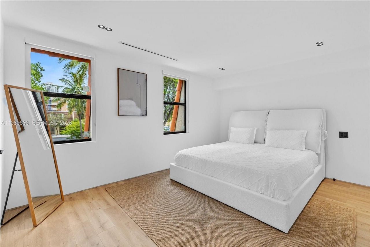 3786 NE 167th St, Unit 49, North Miami Beach, FL 33160 Photo