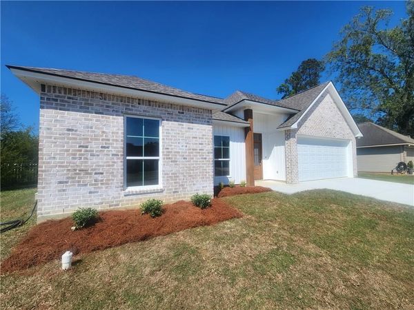 29801 ATLANTA Drive, Albany, LA 70711