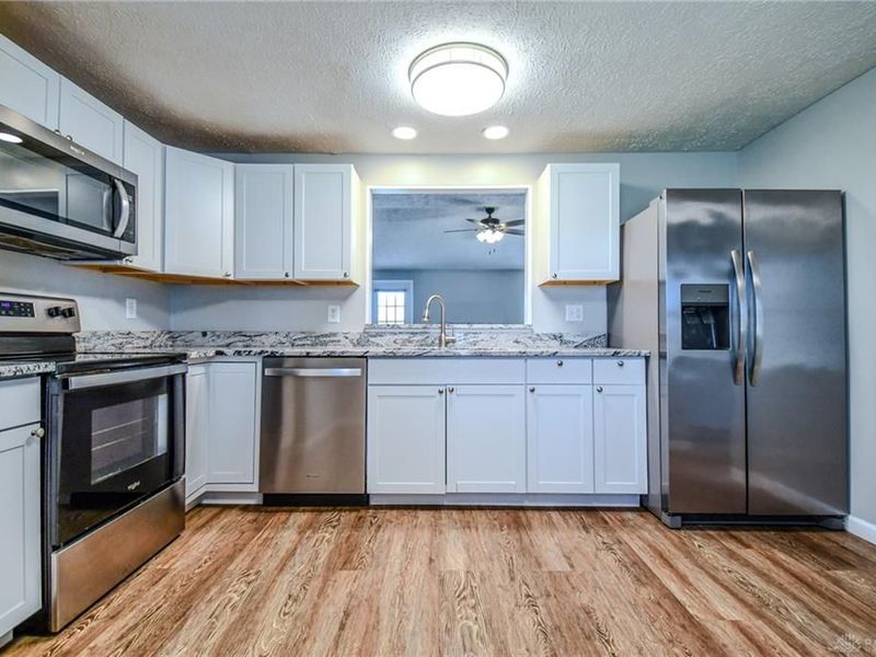 8918 Autumngate Lane, Huber Heights, OH 45424 Photo 12