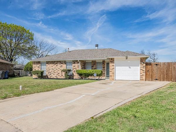 131 Sierra Court , Glenn Heights, TX 75154